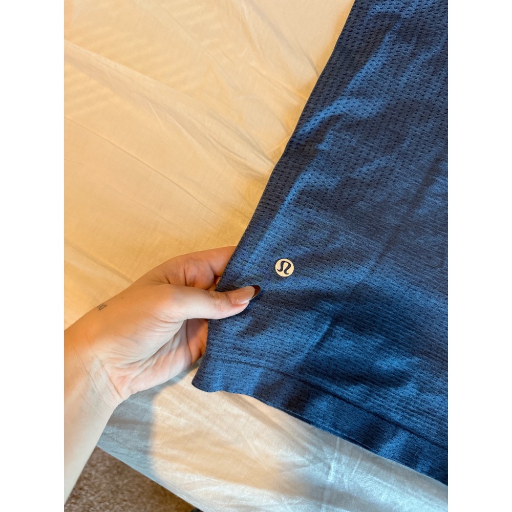 lululemon athletica Men's Navy Short Sleeve Tee - Picture 2 of 4